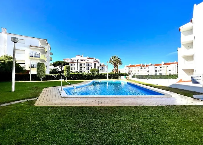 Albufeira Downtown With Pool By Homing