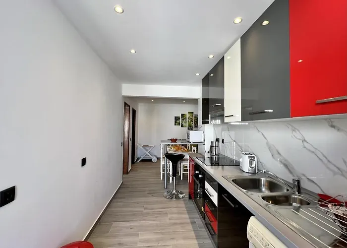 Albufeira Downtown With Pool By Homing