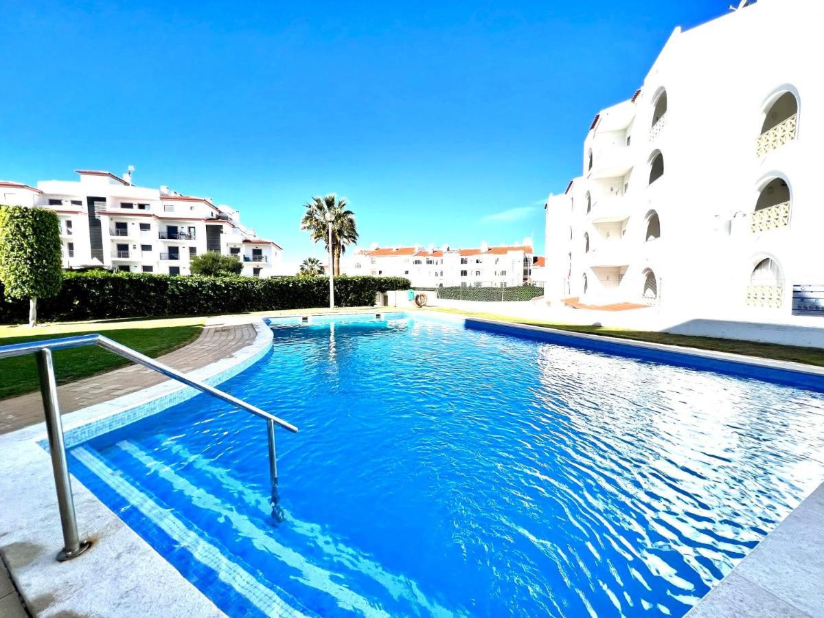 Apartment Downtown With Pool By Homing